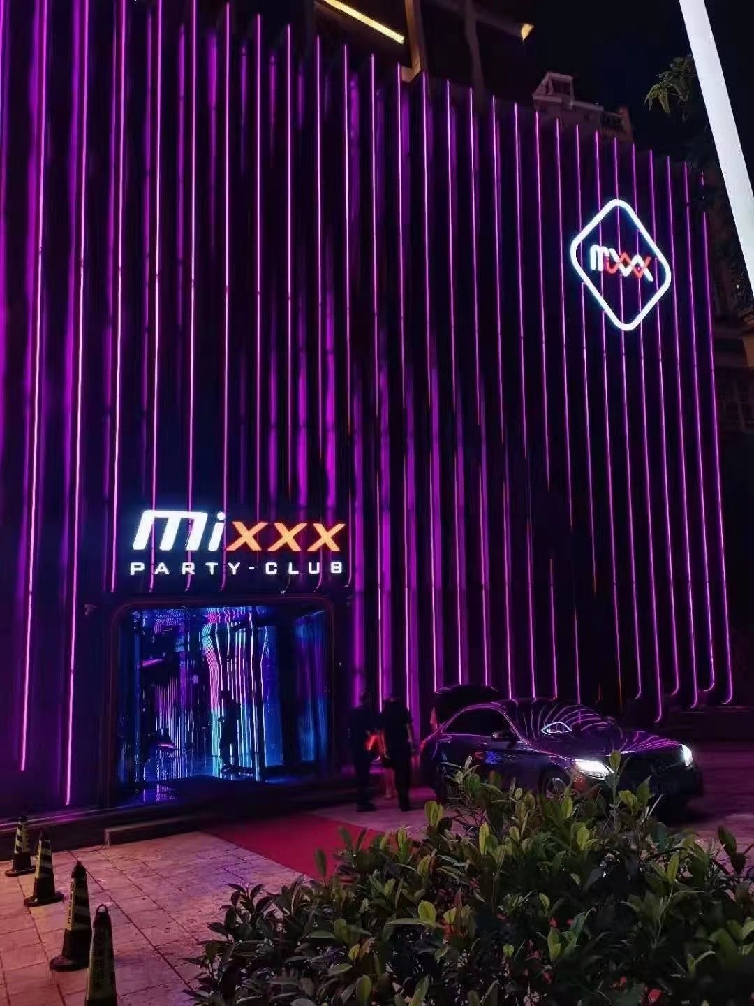 南宁青秀区MixxxPartyClud豪华KTV包厢